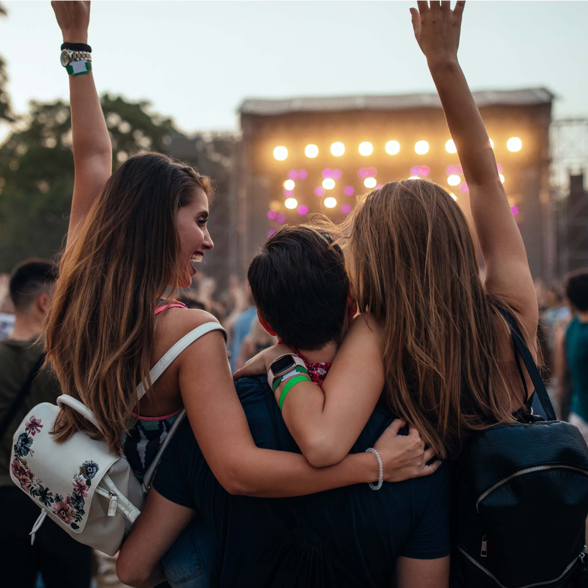 Menschen im Publikum auf Festival